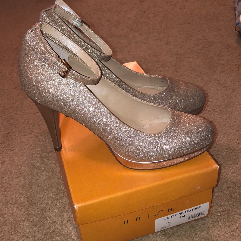 Light pinkish-gold glitter heels size 8